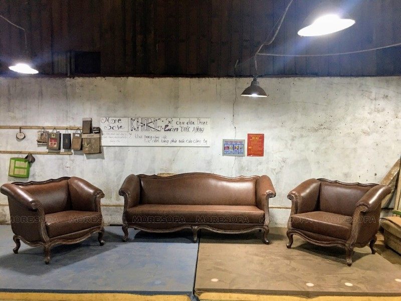 Mẫu sofa tân cổ điển bọc da đẹp làm hài lòng những vị khách khó tính nhất