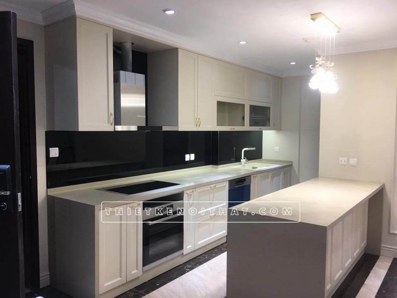 Bàn đá đảo bếp giúp không gian bếp tiện ích hơn, thích hợp dùng bữa sáng nhanh tại khu bếp